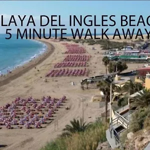 Ocean Front Cozy 2 Bedroom, 3 Beds Spacious- Netflix, Pool, Lift & Fast Wifi Playa del Inglés